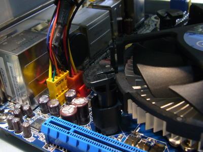 ケースファンのコネクタは3ピン