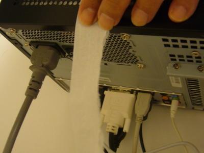 電源からの排気は、勢いよく