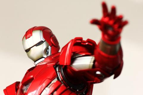 まるで本物。チタニウム製??