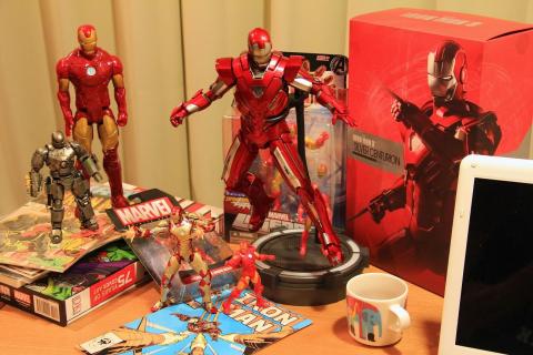 いつの間にやらコレクションが増えたアイアンマン。妻と息子が帰省して留守をイイことにおもちゃ並べ放題