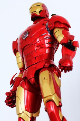 毎度の事ながら、素立ちでじゅうぶん様になってしまう。