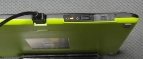 充電中ランプと電源スイッチ