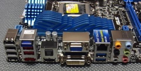 P8Z68 背面パネル