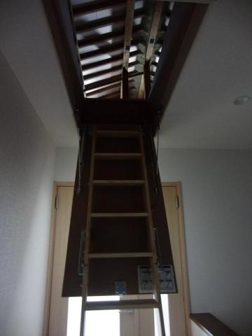 屋根裏階段(展開)