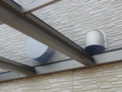 上にある通風孔など