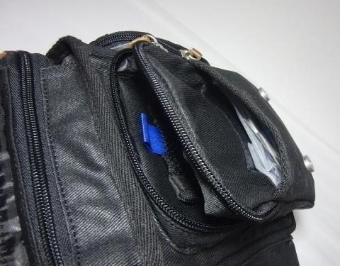 正面ポケット×2