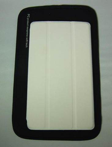 Nexus7(ケース付)と比較