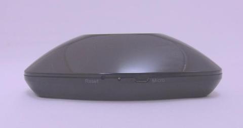 リセットボタンと電源(MicroUSB)