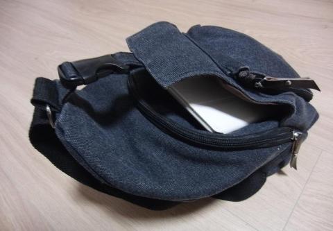 外ポケットにNexus7を