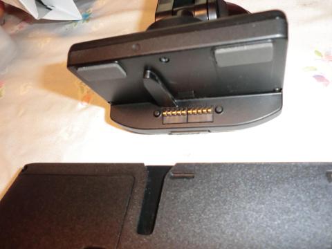 クレードルに本体をセット。