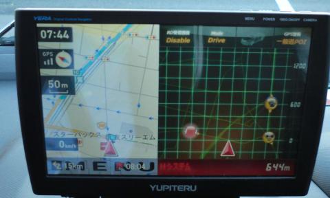 右画面がレーダー画面です。