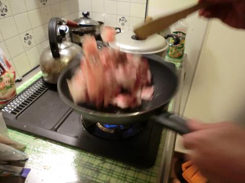 お肉を炒めて〜あんかけくつります