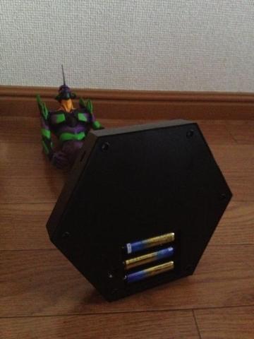 台座の裏に電池が必要