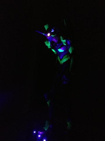 斜め前&両眼発光