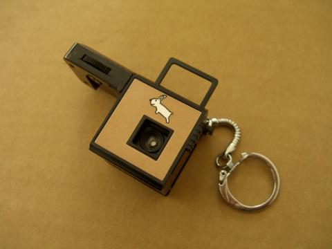 レンズカバーをあげるとファインダーが出てきます