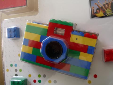 上面と底面にはレゴブロックが付けられます