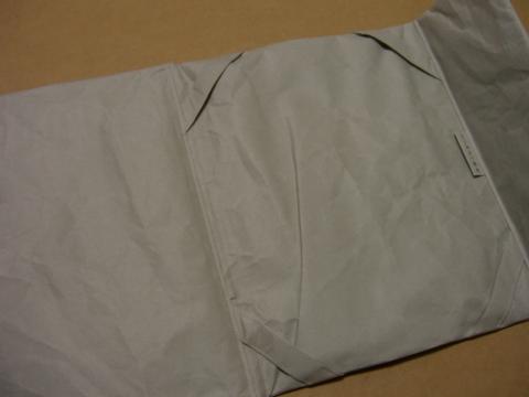 広げたところ。四隅で留めます。