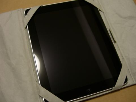 伸縮性がないので、とりつけるのはちょっと大変。