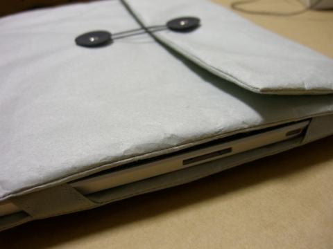 下から見るとこんな厚み。