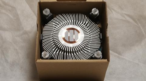 グリスは貼り付けられており、バッファ部分は銅製となっていた