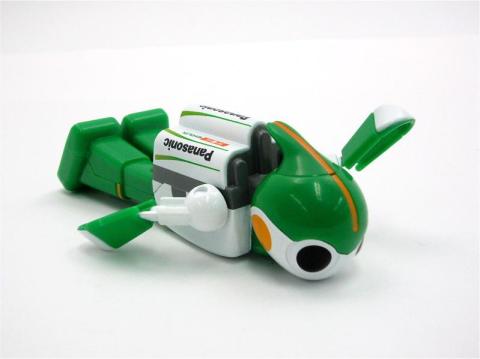 ゼンマイ式で泳ぎます。