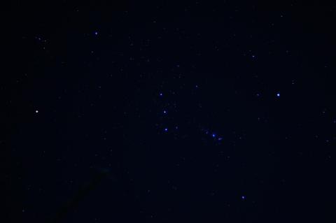 オリオン座 (AF50mm F1.7 1秒 ISO1600)