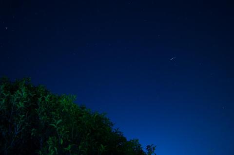 流れ星がっ!(18-55SAM F3.5 10秒 ISO1600)