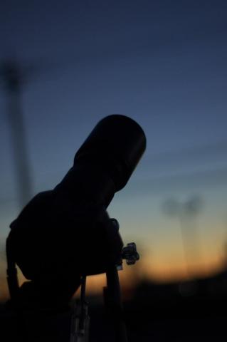 すぐに朝焼けが…(AF50mm F1.7 1/50秒 ISO400)