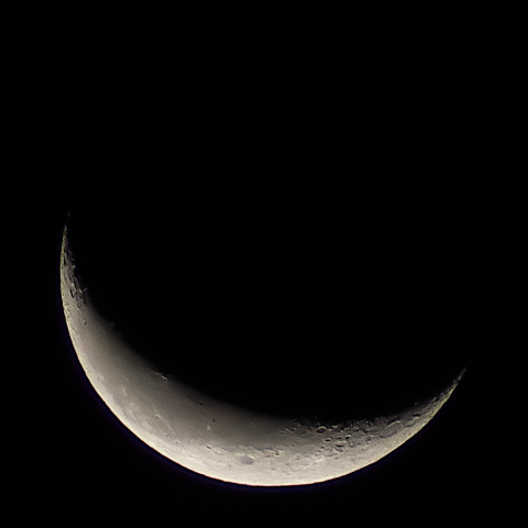 最後にお月様をパチリ(AT-X 400mm F8 1/200秒 ISO400)