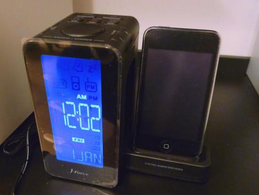 画像 目覚まし時計代わりに J Force Ipod Iphone対応スピーカ Prism ブラック Jf Spi1rckのレビュー ジグソー レビューメディア